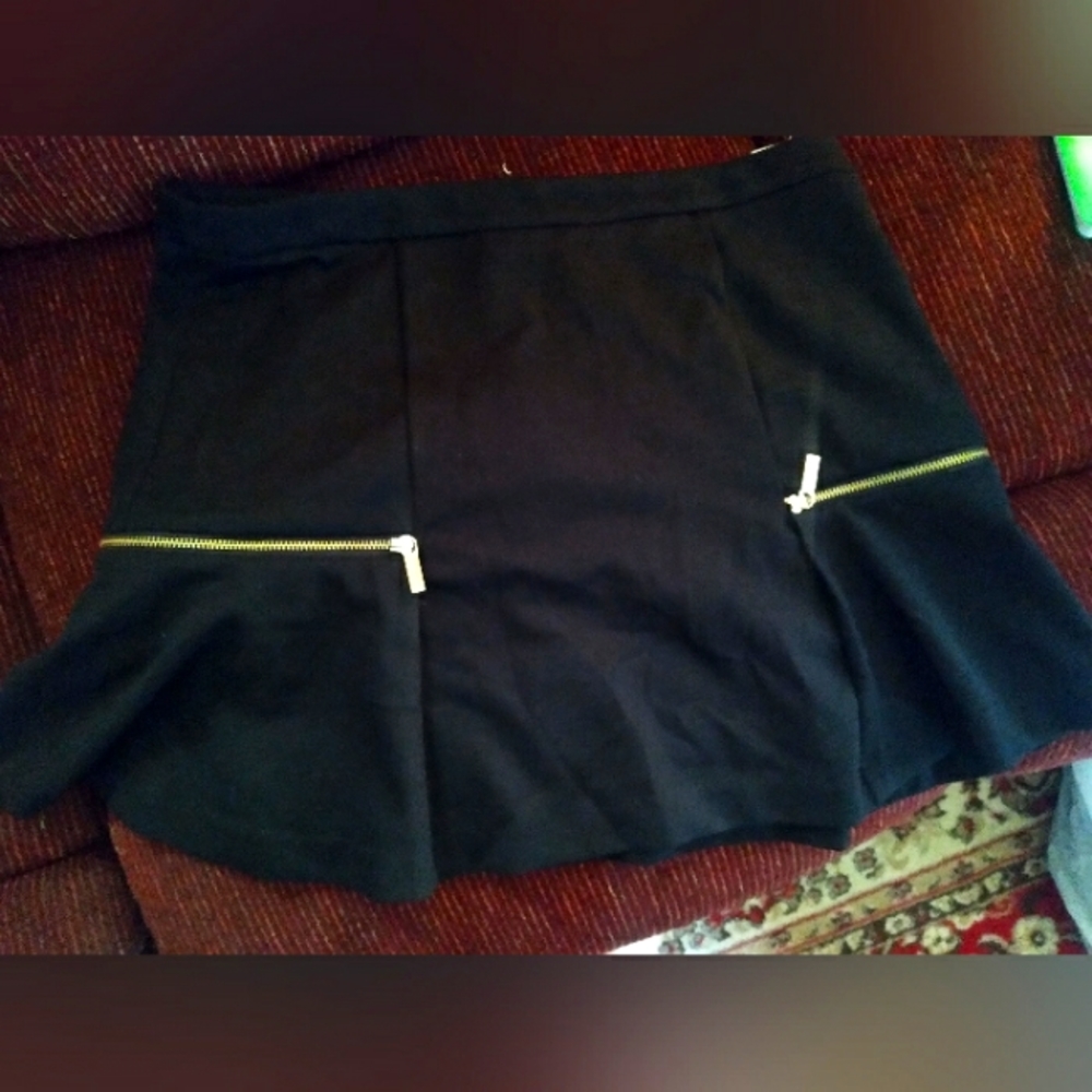 Short black skirt